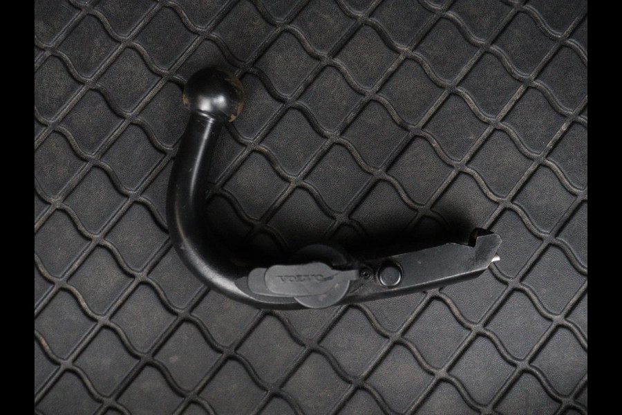 Volvo V40 Cross Country 1.5 T3 Polar+ Luxury | Panoramadak | Leder | Trekhaak | Harman/Kardon | Stoelverwarming | Camera | Keyless | Full LED | Park Assist | Climate control | Cruise control