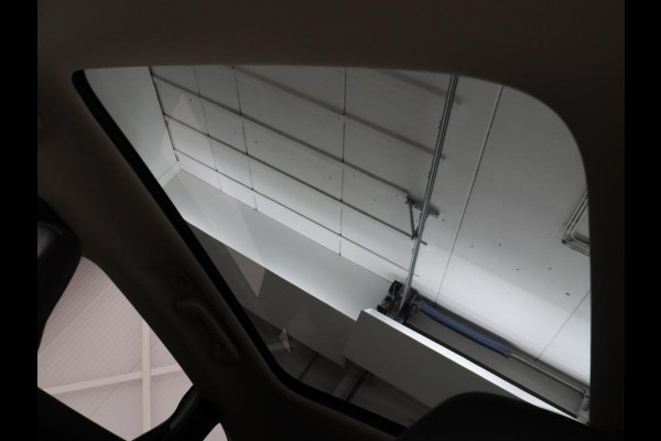 Volvo V40 Cross Country 1.5 T3 Polar+ Luxury | Panoramadak | Leder | Trekhaak | Harman/Kardon | Stoelverwarming | Camera | Keyless | Full LED | Park Assist | Climate control | Cruise control