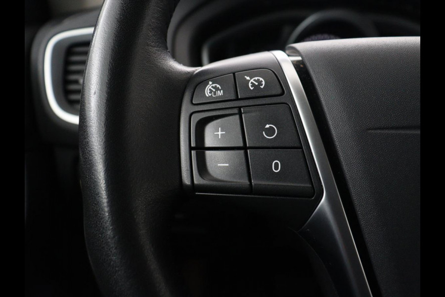 Volvo V40 Cross Country 1.5 T3 Polar+ Luxury | Panoramadak | Leder | Trekhaak | Harman/Kardon | Stoelverwarming | Camera | Keyless | Full LED | Park Assist | Climate control | Cruise control