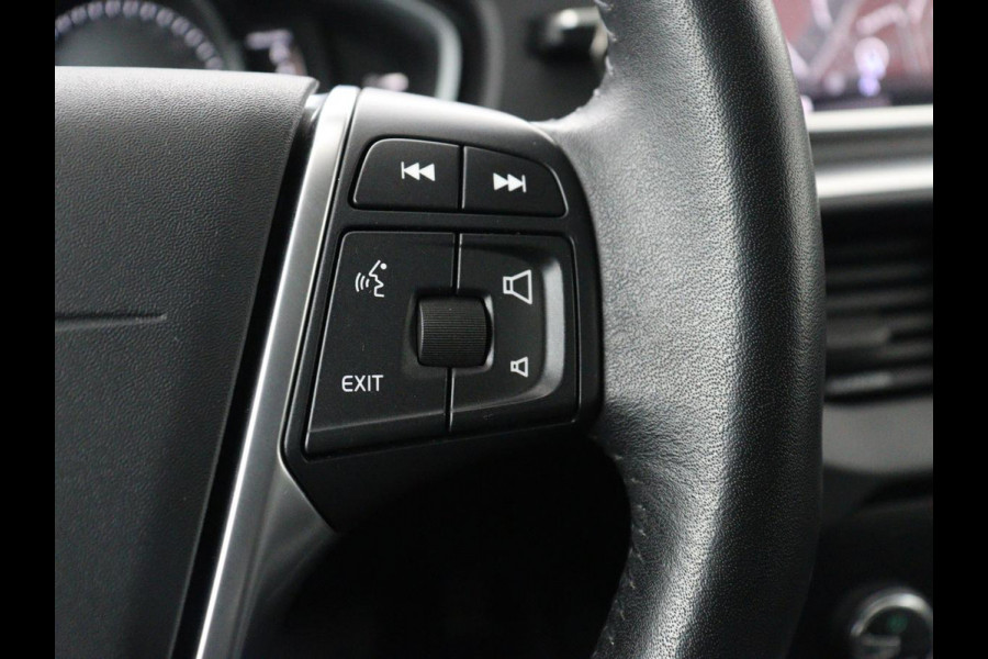 Volvo V40 Cross Country 1.5 T3 Polar+ Luxury | Panoramadak | Leder | Trekhaak | Harman/Kardon | Stoelverwarming | Camera | Keyless | Full LED | Park Assist | Climate control | Cruise control