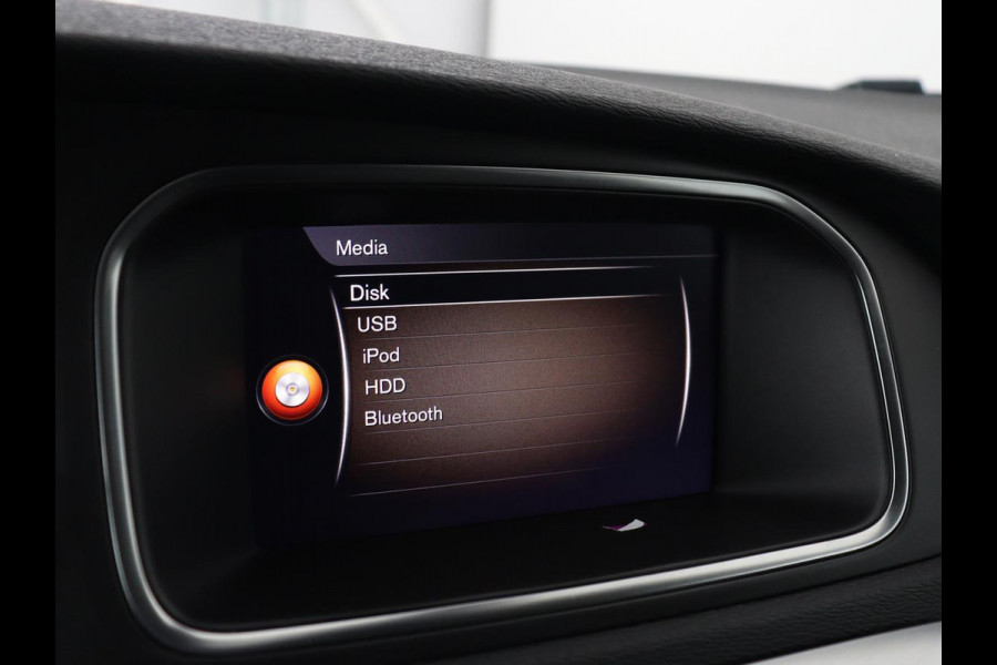 Volvo V40 Cross Country 1.5 T3 Polar+ Luxury | Panoramadak | Leder | Trekhaak | Harman/Kardon | Stoelverwarming | Camera | Keyless | Full LED | Park Assist | Climate control | Cruise control