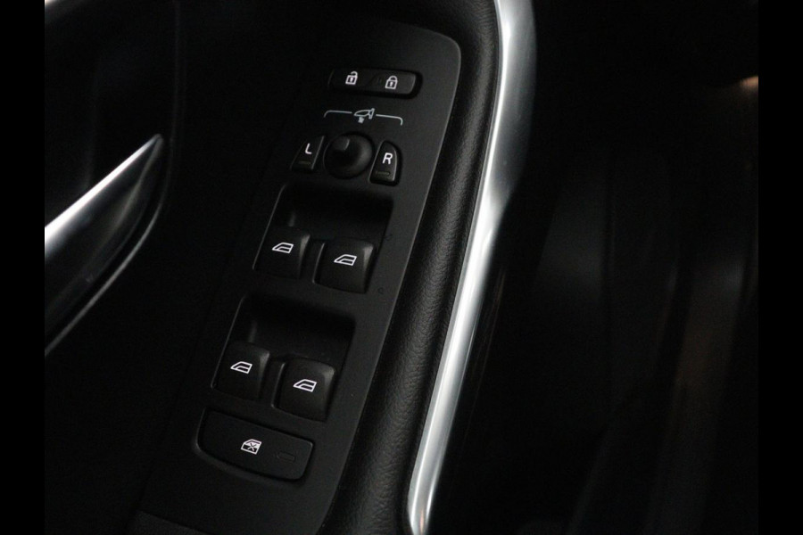 Volvo V40 Cross Country 1.5 T3 Polar+ Luxury | Panoramadak | Leder | Trekhaak | Harman/Kardon | Stoelverwarming | Camera | Keyless | Full LED | Park Assist | Climate control | Cruise control