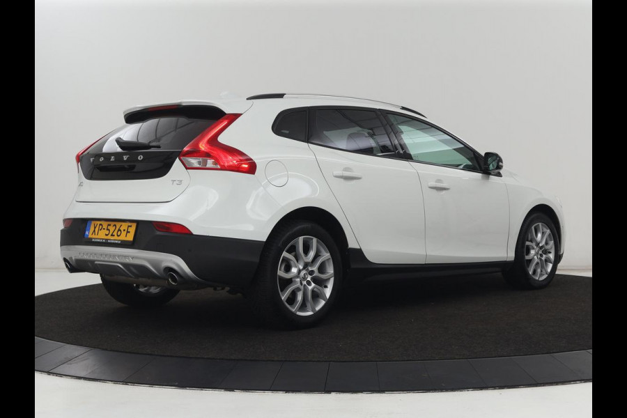 Volvo V40 Cross Country 1.5 T3 Polar+ Luxury | Panoramadak | Leder | Trekhaak | Harman/Kardon | Stoelverwarming | Camera | Keyless | Full LED | Park Assist | Climate control | Cruise control