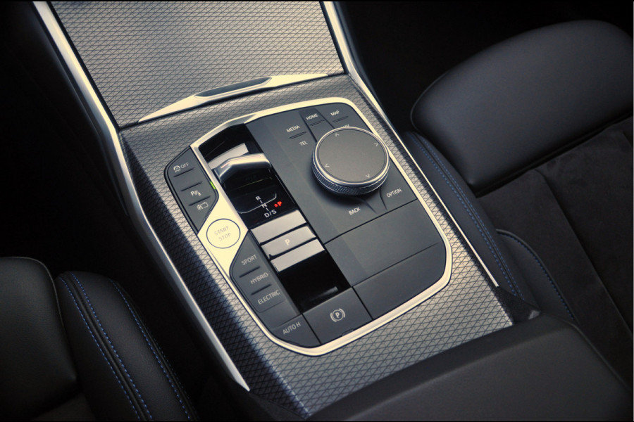 BMW 3 Serie Touring 330e M-Sport | HUD | Trekhaak | Garantie t/m 15-01-2029!