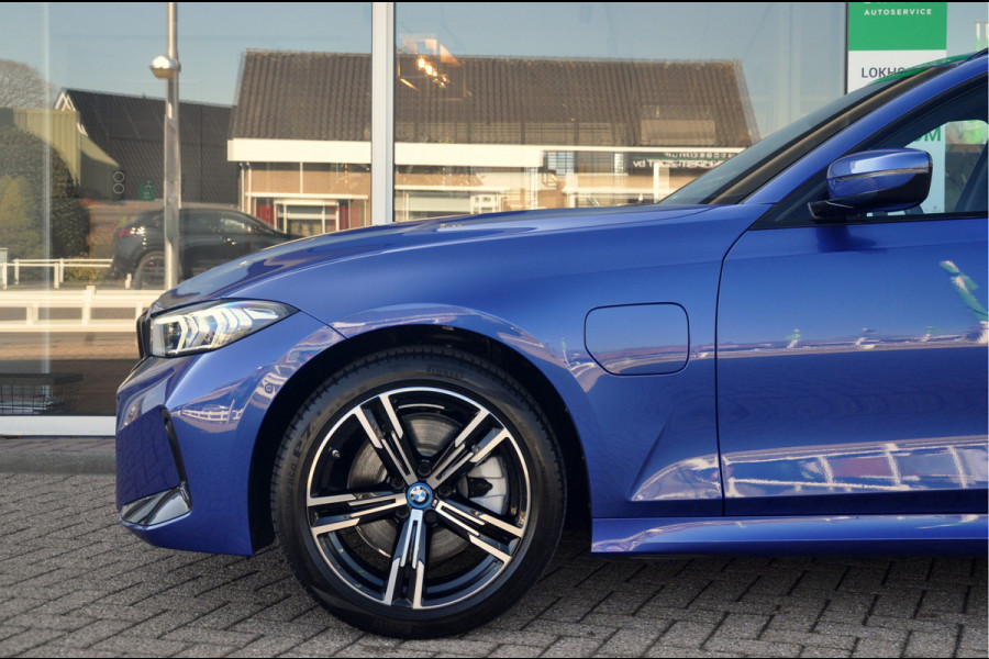 BMW 3 Serie Touring 330e M-Sport | HUD | Trekhaak | Garantie t/m 15-01-2029!