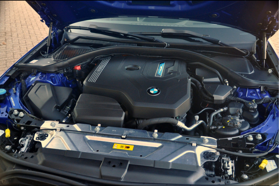 BMW 3 Serie Touring 330e M-Sport | HUD | Trekhaak | Garantie t/m 15-01-2029!