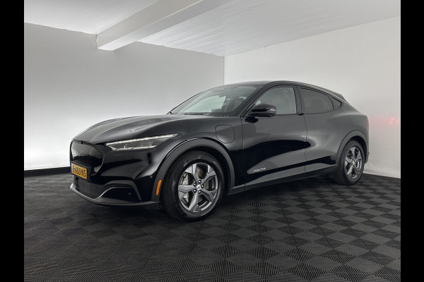 Ford Mustang Mach-E RWD 75 kWh [ 3-Fase ] {SOH-84%} (INCL.BTW) *LEATHER | FULL-LED | DAB | DIGI-COCKPIT | KEYLESS | NAVI-FULLMAP | CARPLAY | HEATED-COMFORTSEATS | TOPVIEW | ADAPTIVE-CRUISE | PRIVACY-GLASS | 18'' ALU*