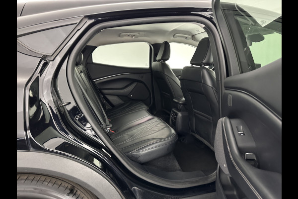 Ford Mustang Mach-E RWD 75 kWh [ 3-Fase ] {SOH-84%} (INCL.BTW) *LEATHER | FULL-LED | DAB | DIGI-COCKPIT | KEYLESS | NAVI-FULLMAP | CARPLAY | HEATED-COMFORTSEATS | TOPVIEW | ADAPTIVE-CRUISE | PRIVACY-GLASS | 18'' ALU*