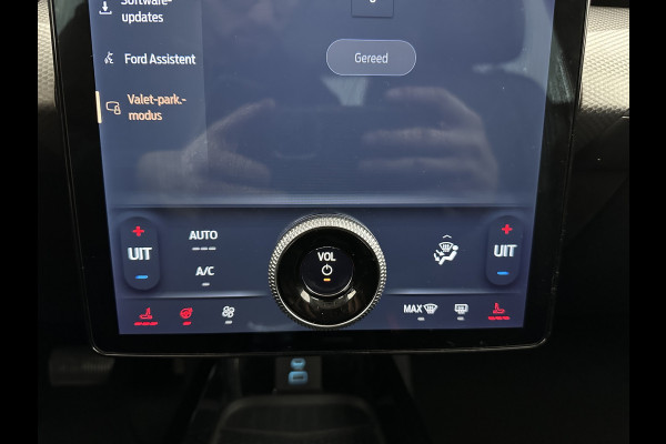 Ford Mustang Mach-E RWD 75 kWh [ 3-Fase ] {SOH-84%} (INCL.BTW) *LEATHER | FULL-LED | DAB | DIGI-COCKPIT | KEYLESS | NAVI-FULLMAP | CARPLAY | HEATED-COMFORTSEATS | TOPVIEW | ADAPTIVE-CRUISE | PRIVACY-GLASS | 18'' ALU*