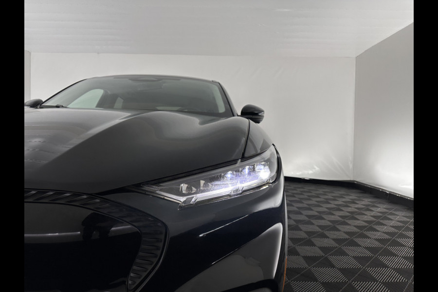 Ford Mustang Mach-E RWD 75 kWh [ 3-Fase ] {SOH-84%} (INCL.BTW) *LEATHER | FULL-LED | DAB | DIGI-COCKPIT | KEYLESS | NAVI-FULLMAP | CARPLAY | HEATED-COMFORTSEATS | TOPVIEW | ADAPTIVE-CRUISE | PRIVACY-GLASS | 18'' ALU*