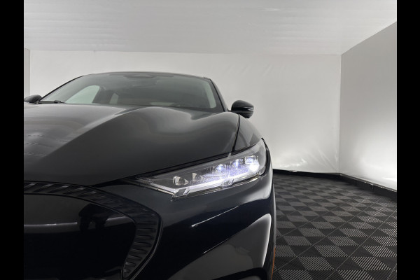 Ford Mustang Mach-E RWD 75 kWh [ 3-Fase ] {SOH-84%} (INCL.BTW) *LEATHER | FULL-LED | DAB | DIGI-COCKPIT | KEYLESS | NAVI-FULLMAP | CARPLAY | HEATED-COMFORTSEATS | TOPVIEW | ADAPTIVE-CRUISE | PRIVACY-GLASS | 18'' ALU*