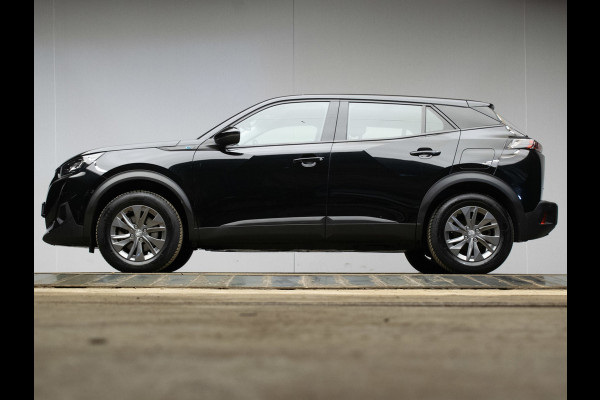 Peugeot e-2008 EV Allure 50 kWh SOH 92% (APPLE CARPLAY,PDC,SPORTSTOELEN,STOELVERWARMING,CAMERA,PDC,LM VELGEN,BLUETOOTH,NETTESTAAT)