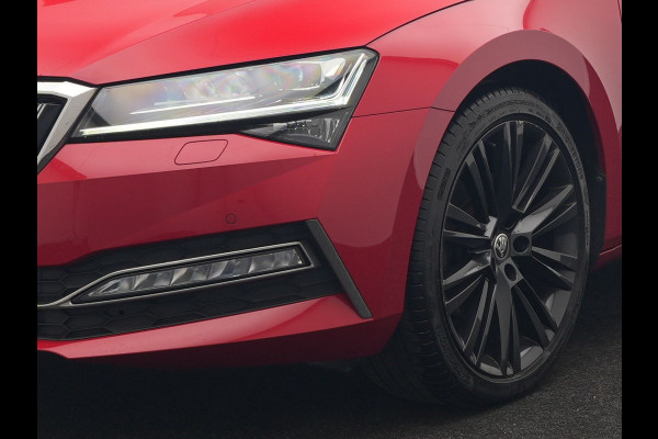 Škoda Superb Combi 1.4 TSI iV Business Edition PHEV 218pk Dealer O.H. | Trekhaak Af Fabriek | Adaptive Cruise | 360 Camera | Canton Audio | Lederen Sportstoelen Massage & Ventilatie & Memory | Sfeerverlichting | Stoelen & Stuur Verwarmd | Keyless | Plug In Hybrid