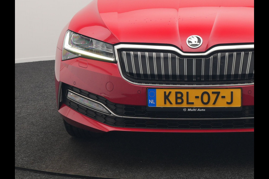 Škoda Superb Combi 1.4 TSI iV Business Edition PHEV 218pk Dealer O.H. | Trekhaak Af Fabriek | Adaptive Cruise | 360 Camera | Canton Audio | Lederen Sportstoelen Massage & Ventilatie & Memory | Sfeerverlichting | Stoelen & Stuur Verwarmd | Keyless | Plug In Hybrid