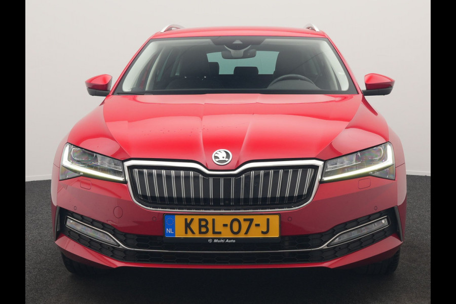 Škoda Superb Combi 1.4 TSI iV Business Edition PHEV 218pk Dealer O.H. | Trekhaak Af Fabriek | Adaptive Cruise | 360 Camera | Canton Audio | Lederen Sportstoelen Massage & Ventilatie & Memory | Sfeerverlichting | Stoelen & Stuur Verwarmd | Keyless | Plug In Hybrid