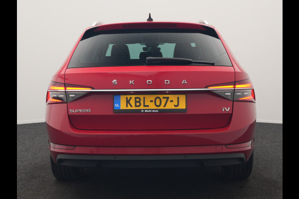 Škoda Superb Combi 1.4 TSI iV Business Edition PHEV 218pk Dealer O.H. | Trekhaak Af Fabriek | Adaptive Cruise | 360 Camera | Canton Audio | Lederen Sportstoelen Massage & Ventilatie & Memory | Sfeerverlichting | Stoelen & Stuur Verwarmd | Keyless | Plug In Hybrid