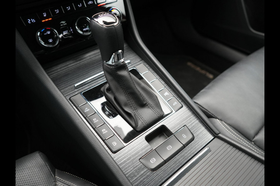Škoda Superb Combi 1.4 TSI iV Business Edition PHEV 218pk Dealer O.H. | Trekhaak Af Fabriek | Adaptive Cruise | 360 Camera | Canton Audio | Lederen Sportstoelen Massage & Ventilatie & Memory | Sfeerverlichting | Stoelen & Stuur Verwarmd | Keyless | Plug In Hybrid