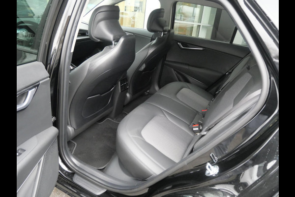 Kia Niro EV Light Advanced 64.8 kWh | Navi | Camera | Carplay | Stoel&stuur verwarming | 3Fase