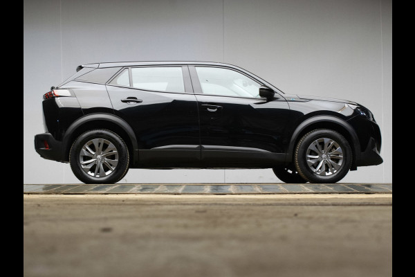 Peugeot e-2008 EV Allure 50 kWh SOH 92% (APPLE CARPLAY,PDC,SPORTSTOELEN,STOELVERWARMING,CAMERA,PDC,LM VELGEN,BLUETOOTH,NETTESTAAT)