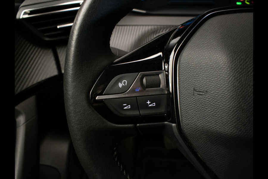 Peugeot e-2008 EV Allure 50 kWh SOH 92% (APPLE CARPLAY,PDC,SPORTSTOELEN,STOELVERWARMING,CAMERA,PDC,LM VELGEN,BLUETOOTH,NETTESTAAT)