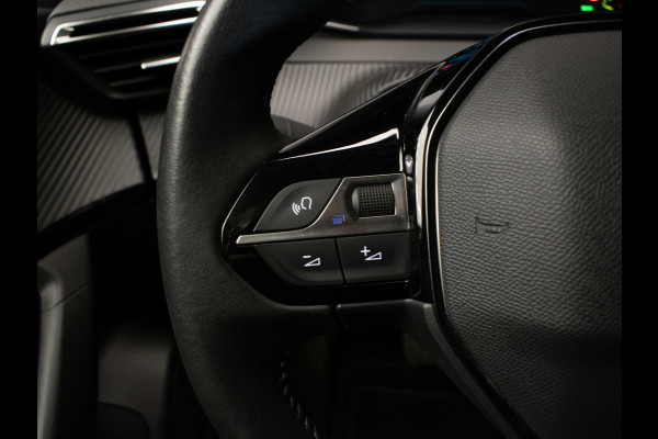 Peugeot e-2008 EV Allure 50 kWh SOH 92% (APPLE CARPLAY,PDC,SPORTSTOELEN,STOELVERWARMING,CAMERA,PDC,LM VELGEN,BLUETOOTH,NETTESTAAT)