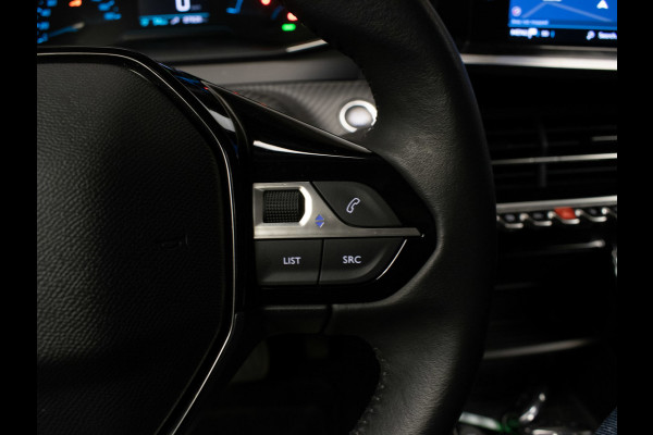 Peugeot e-2008 EV Allure 50 kWh SOH 92% (APPLE CARPLAY,PDC,SPORTSTOELEN,STOELVERWARMING,CAMERA,PDC,LM VELGEN,BLUETOOTH,NETTESTAAT)