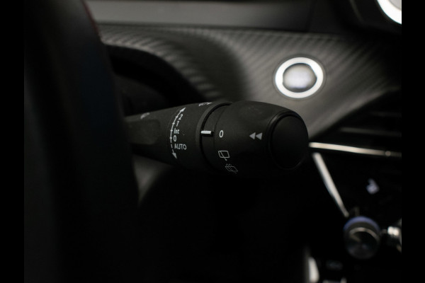 Peugeot e-2008 EV Allure 50 kWh SOH 92% (APPLE CARPLAY,PDC,SPORTSTOELEN,STOELVERWARMING,CAMERA,PDC,LM VELGEN,BLUETOOTH,NETTESTAAT)