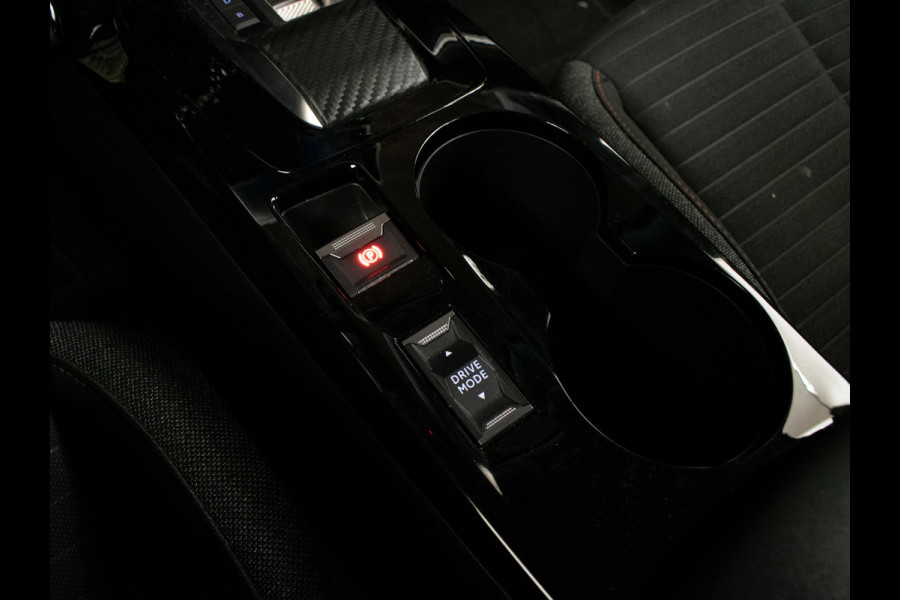 Peugeot e-2008 EV Allure 50 kWh SOH 92% (APPLE CARPLAY,PDC,SPORTSTOELEN,STOELVERWARMING,CAMERA,PDC,LM VELGEN,BLUETOOTH,NETTESTAAT)