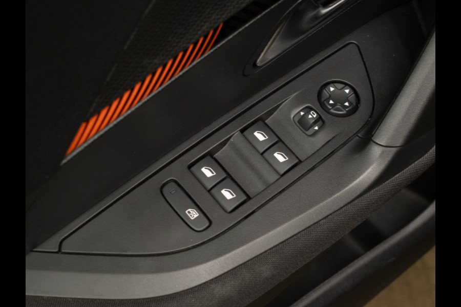 Peugeot e-2008 EV Allure 50 kWh SOH 92% (APPLE CARPLAY,PDC,SPORTSTOELEN,STOELVERWARMING,CAMERA,PDC,LM VELGEN,BLUETOOTH,NETTESTAAT)