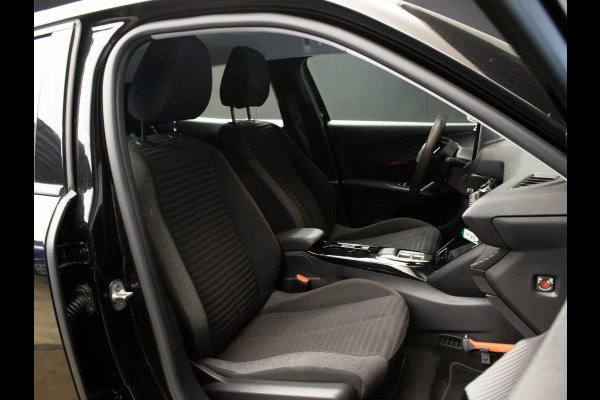 Peugeot e-2008 EV Allure 50 kWh SOH 92% (APPLE CARPLAY,PDC,SPORTSTOELEN,STOELVERWARMING,CAMERA,PDC,LM VELGEN,BLUETOOTH,NETTESTAAT)