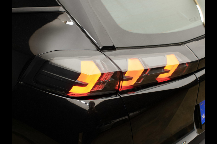 Peugeot e-2008 EV Allure 50 kWh SOH 92% (APPLE CARPLAY,PDC,SPORTSTOELEN,STOELVERWARMING,CAMERA,PDC,LM VELGEN,BLUETOOTH,NETTESTAAT)