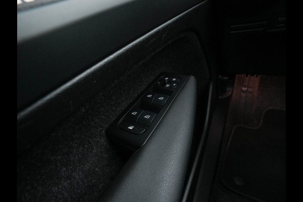 Volvo XC40 Recharge P8 AWD R-Design [ 3-Fase-11kW ] {SOH-90%} (INCL-BTW) Aut. *PANO | LEATHER-ALCANTARA | ADAPTIVE-CRUISE | DIGI-COCKPIT | FULL-LED | HARMAN/KARDON | TOPVIEW | NAVI-FULLMAP | ECC | PDC | KEYLESS | HEATED-SPORTSEATS | TOWBAR | 20''ALU*