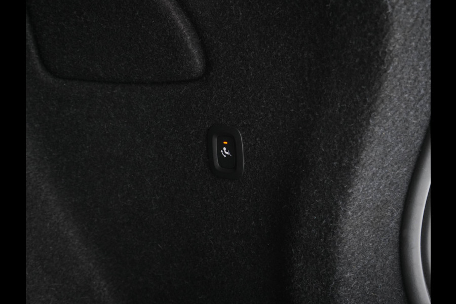 Volvo XC40 Recharge P8 AWD R-Design [ 3-Fase-11kW ] {SOH-90%} (INCL-BTW) Aut. *PANO | LEATHER-ALCANTARA | ADAPTIVE-CRUISE | DIGI-COCKPIT | FULL-LED | HARMAN/KARDON | TOPVIEW | NAVI-FULLMAP | ECC | PDC | KEYLESS | HEATED-SPORTSEATS | TOWBAR | 20''ALU*