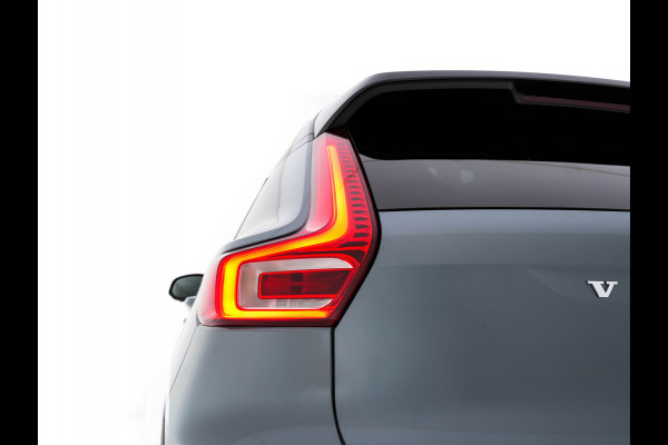 Volvo XC40 Recharge P8 AWD R-Design [ 3-Fase-11kW ] {SOH-90%} (INCL-BTW) Aut. *PANO | LEATHER-ALCANTARA | ADAPTIVE-CRUISE | DIGI-COCKPIT | FULL-LED | HARMAN/KARDON | TOPVIEW | NAVI-FULLMAP | ECC | PDC | KEYLESS | HEATED-SPORTSEATS | TOWBAR | 20''ALU*