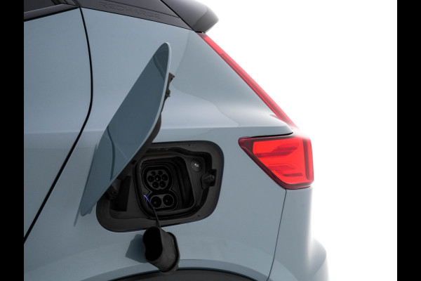 Volvo XC40 Recharge P8 AWD R-Design [ 3-Fase-11kW ] {SOH-90%} (INCL-BTW) Aut. *PANO | LEATHER-ALCANTARA | ADAPTIVE-CRUISE | DIGI-COCKPIT | FULL-LED | HARMAN/KARDON | TOPVIEW | NAVI-FULLMAP | ECC | PDC | KEYLESS | HEATED-SPORTSEATS | TOWBAR | 20''ALU*