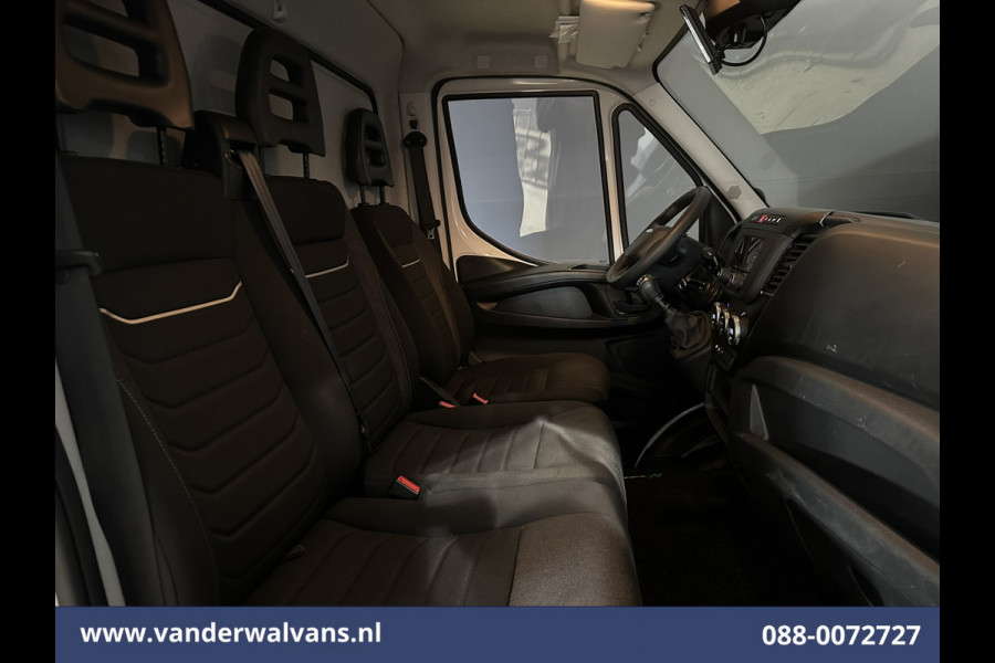 Iveco Daily 35C16H 157pk Bakwagen Dubbel Lucht Laadklep Euro6 Airco | Camera | 1010kg laadvermogen Bijrijdersbank