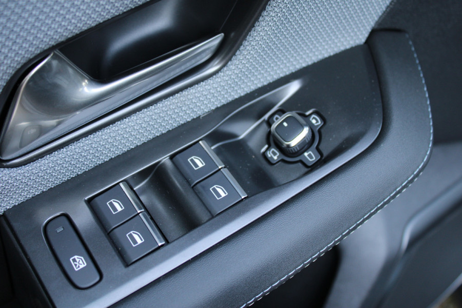 Opel Grandland 1.6 Turbo Plug-in-Hybrid Ultimate | Panoramadak | Trekhaak | Head-Up | FOCAL