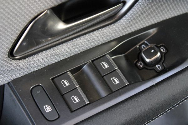 Opel Grandland 1.6 Turbo Plug-in-Hybrid Ultimate | Panoramadak | Trekhaak | Head-Up | FOCAL