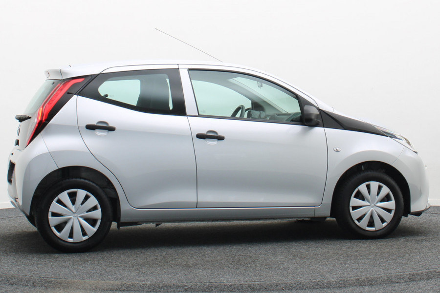 Toyota Aygo 1.0 VVT-i x-fun 5-Deurs, Airco, Bluetooth, Elektrische Ramen, Xenon, Radio, USB