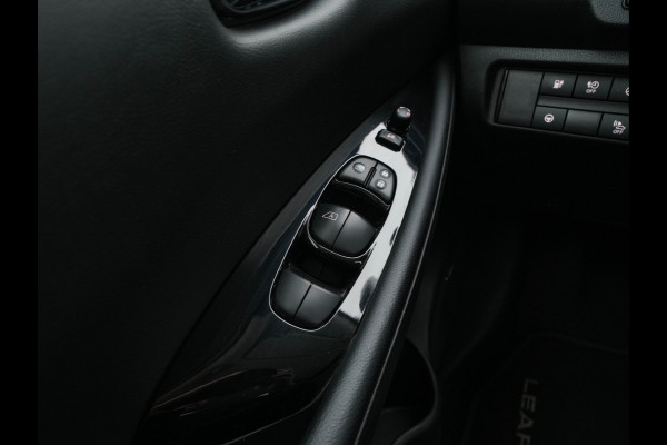 Nissan Leaf Tekna 40 kWh *LUXURY-LEATHER | FULL-LED | KEYLESS | NAVI-FULLMAP | BLIND-SPOT | BOSE-SOUND | DAB+ | HEATED-COMFORTSEATS | DIGI-COCKPIT | PRIVACY-GLASS | TOPVIEW-CAMERA | 17"ALU*