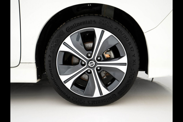 Nissan Leaf Tekna 40 kWh *LUXURY-LEATHER | FULL-LED | KEYLESS | NAVI-FULLMAP | BLIND-SPOT | BOSE-SOUND | DAB+ | HEATED-COMFORTSEATS | DIGI-COCKPIT | PRIVACY-GLASS | TOPVIEW-CAMERA | 17"ALU*