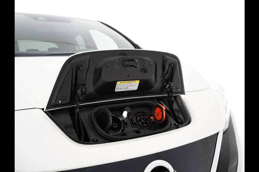 Nissan Leaf Tekna 40 kWh *LUXURY-LEATHER | FULL-LED | KEYLESS | NAVI-FULLMAP | BLIND-SPOT | BOSE-SOUND | DAB+ | HEATED-COMFORTSEATS | DIGI-COCKPIT | PRIVACY-GLASS | TOPVIEW-CAMERA | 17"ALU*