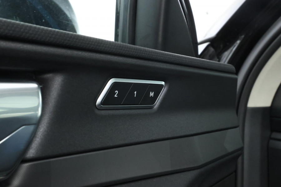 Lynk & Co 01 1.5 360 Graden, Navigatie, Climate, Full black