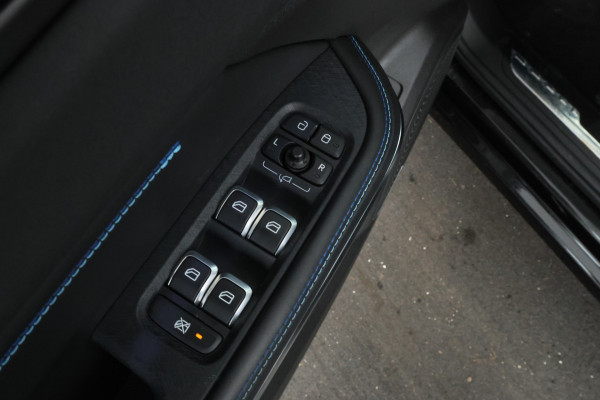 Lynk & Co 01 1.5 360 Graden, Navigatie, Climate, Full black