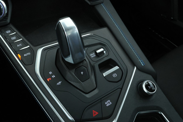 Lynk & Co 01 1.5 360 Graden, Navigatie, Climate, Full black