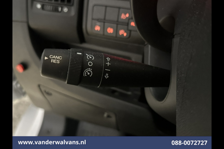 Peugeot Boxer 2.2 BlueHDi 141pk Bakwagen Laadklep Euro6 Airco | Cruisecontrol | 995kg laadvermogen Bijrijdersbank