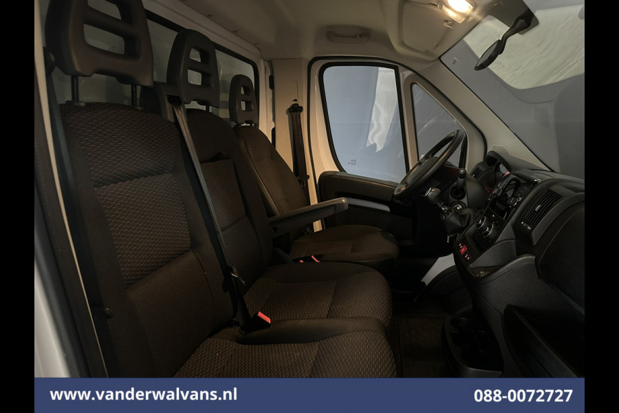 Peugeot Boxer 2.2 BlueHDi 141pk Bakwagen Laadklep Euro6 Airco | Cruisecontrol | 995kg laadvermogen Bijrijdersbank