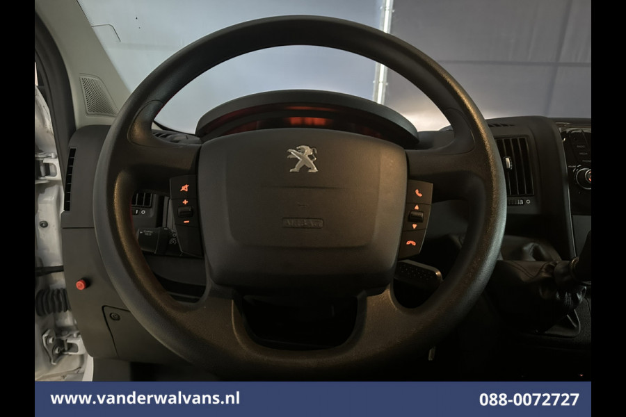 Peugeot Boxer 2.2 BlueHDi 141pk Bakwagen Laadklep Euro6 Airco | Cruisecontrol | 995kg laadvermogen Bijrijdersbank