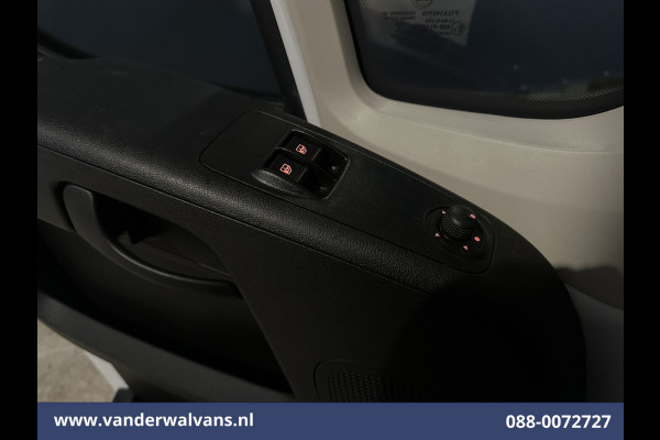 Peugeot Boxer 2.2 BlueHDi 141pk Bakwagen Laadklep Euro6 Airco | Cruisecontrol | 995kg laadvermogen Bijrijdersbank