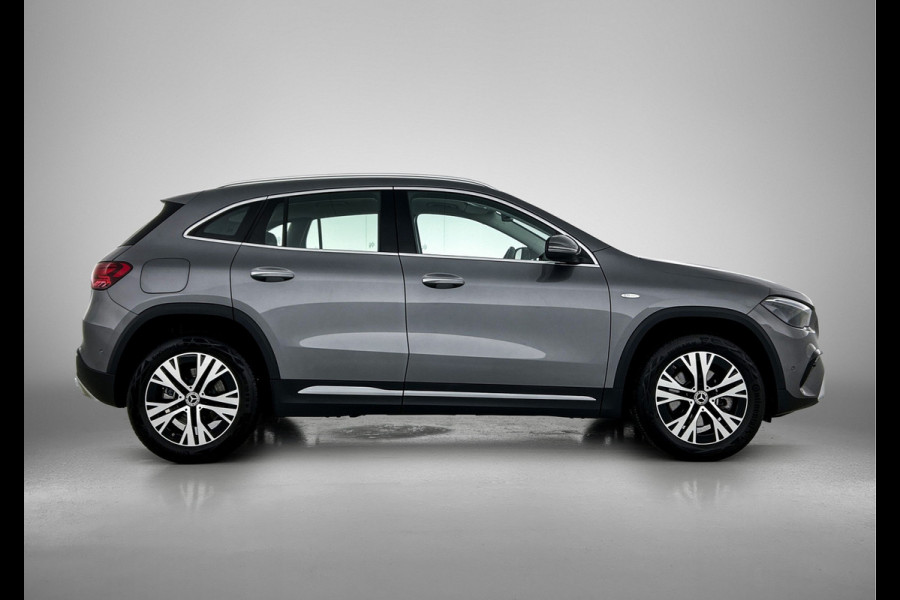 Mercedes-Benz GLA 250 e Plug-In Hybride Trekhaak | Distronic | Sfeerverlichting | Stuur en Stoelverwarming | Ledkoplampen Inclusief 24 maanden MB Certified garantie voor Europa.